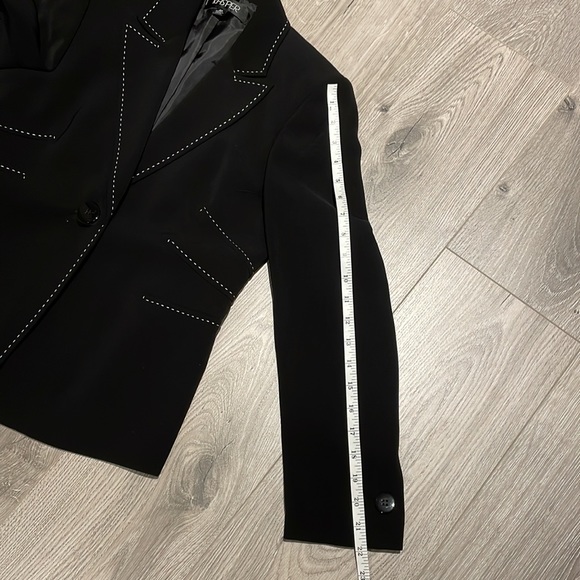 Kasper Classic Ladies lined Dressy Black Suit with White Dart Seams . - Picture 6 of 11